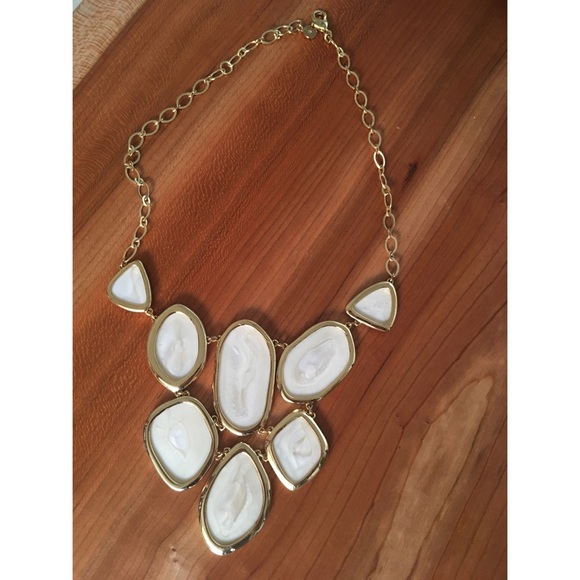 SOLD🌸 Stella&dot Statement Necklace - Picture 3 of 5